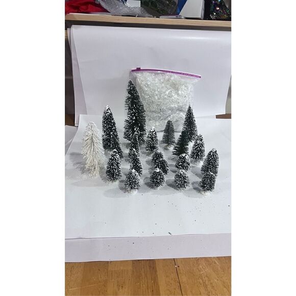 LEMAX HOLIDAY TIME CHRISTMAS VILLAGE BOTTLE NECK CHRISTMAS TREES SET 19 W/ SNOW - Picture 9 of 10